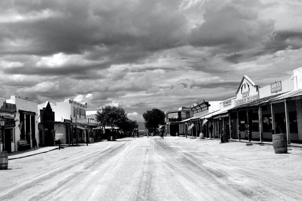 Silver Spur Homestead Luxury Glamping - The Cowboy Tombstone Exterior foto
